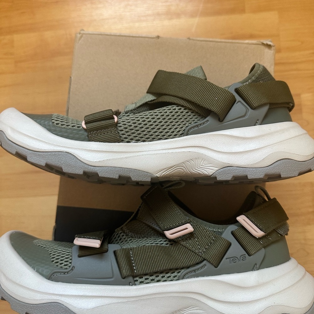 Teva Women’s Outflow Universal Water Shoes NWT